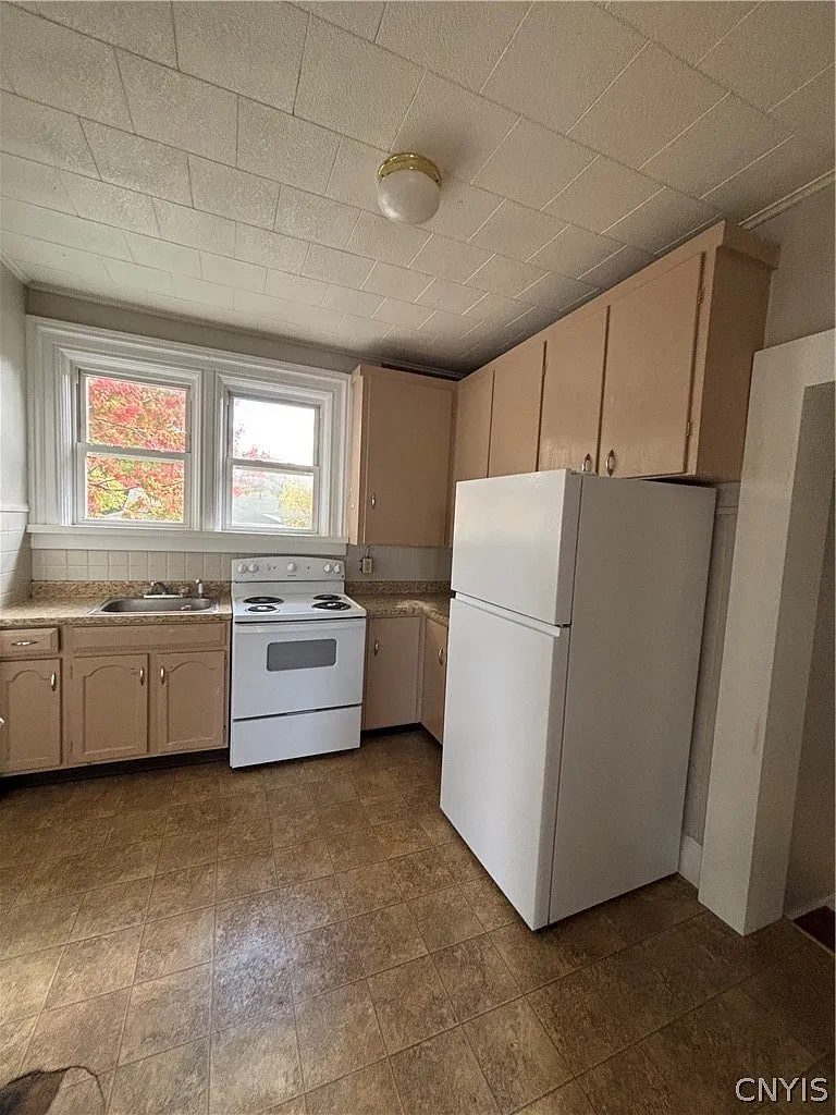 2 bed, 1.0 bath, 2601 sqft, $1,200 — Photo 4