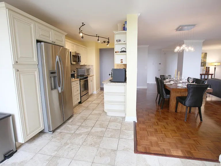 300 Winston Dr #208 — Photo 7