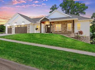 1885 Rogers Creek Rd, Ely, IA 52227