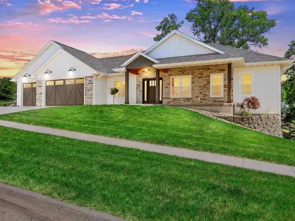 1885 Rogers Creek Rd, Ely, IA 52227