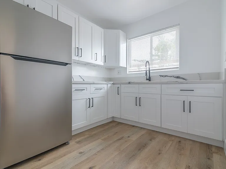 3940 Nicolet Ave #6 — Photo 4