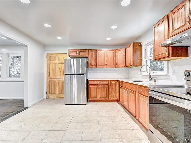 19 Lake Ave — Photo 3