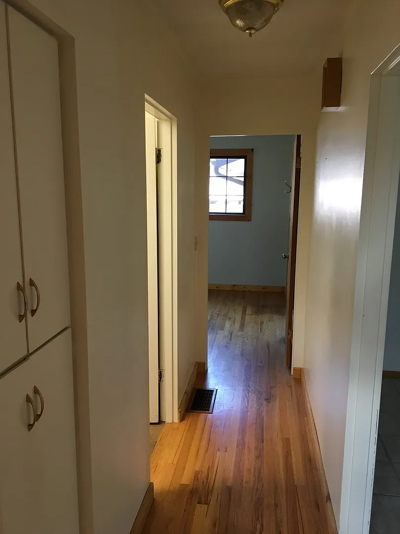 3BR - 1,637 sq. ft. - Charming Farmhouse on Private 1/2 Acre — Photo 4