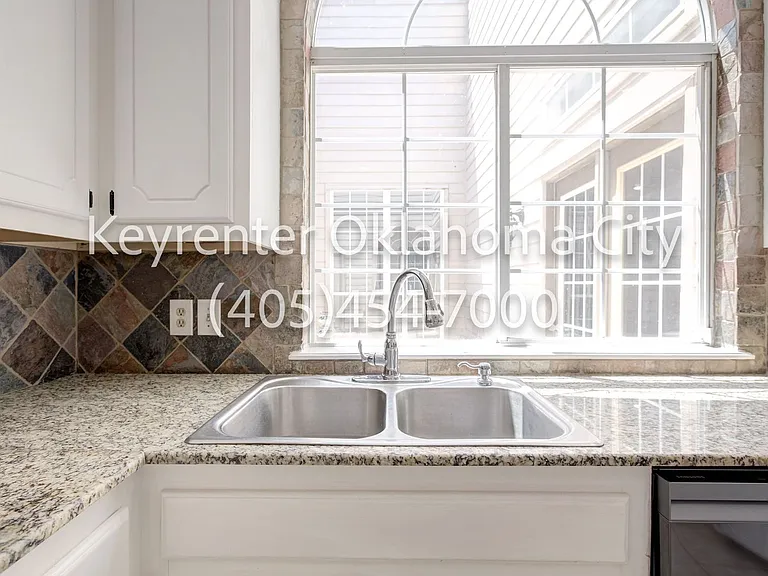12100 Blueway Ave — Photo 11