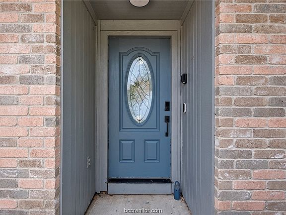 3rd image of 2700 Pedernales Dr