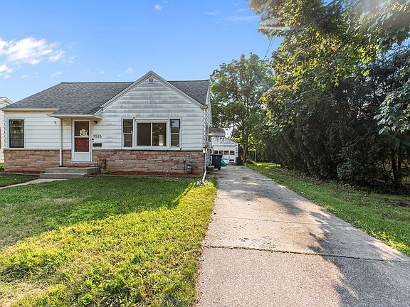 3rd image of 1526 Rugby St
