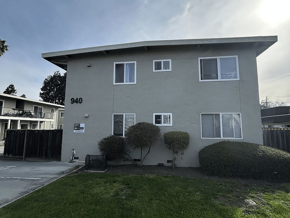 1st image of 940 Tamarack Ln