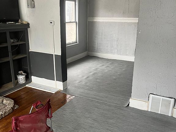 2nd image of 2507 W Buena Vista St #2