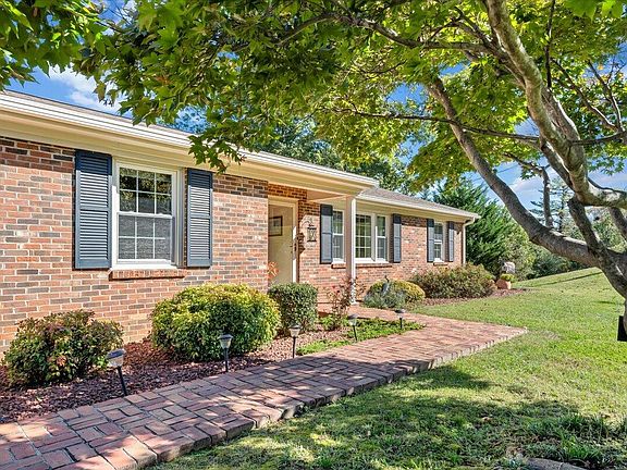 2nd image of 9 Daleview Dr