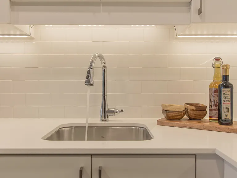 420 Gilmour St #606 — Photo 5