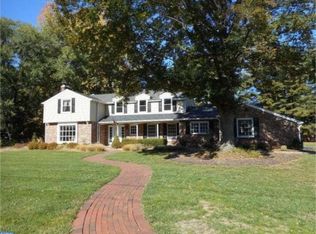 5 Robin Lake Dr, Cherry Hill, NJ 08003