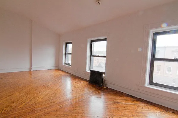 Rented by Anchor Associates | media 6