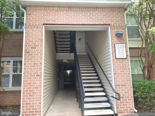 12108 Garden Grove Cir Unit 204, Fairfax, VA 22030