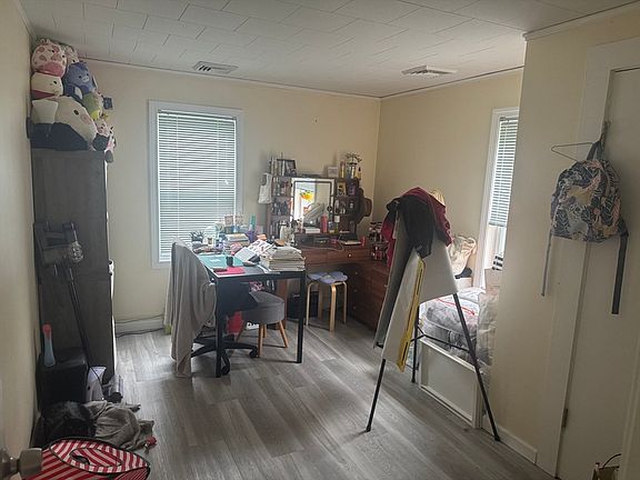 2nd image of 40 Fort St