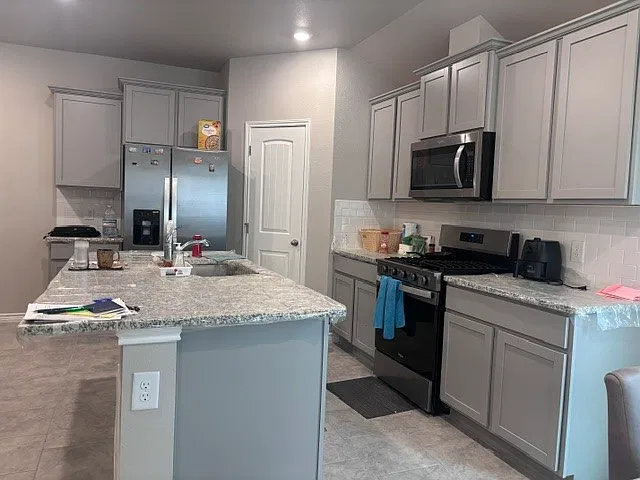 3 bed, 2.0 bath, 1415 sqft, $2,300 — Photo 3