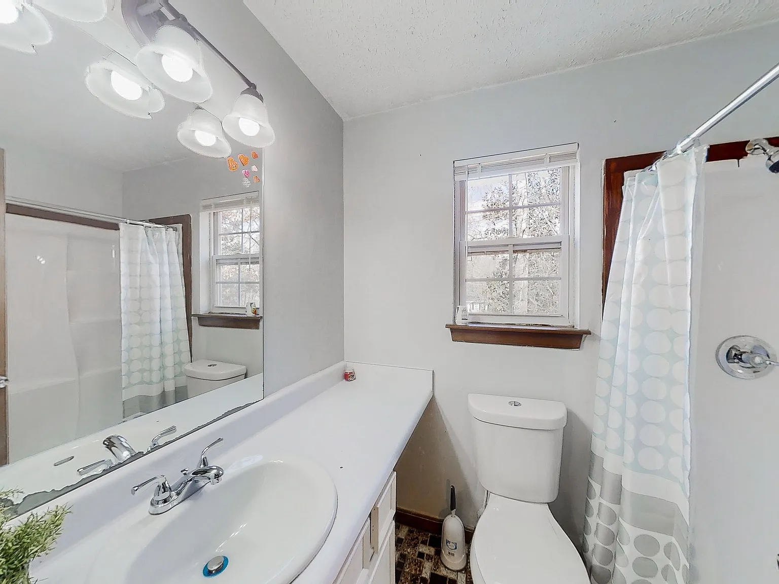 4 bed, 2.0 bath, 1288 sqft, $1,161 — Photo 4