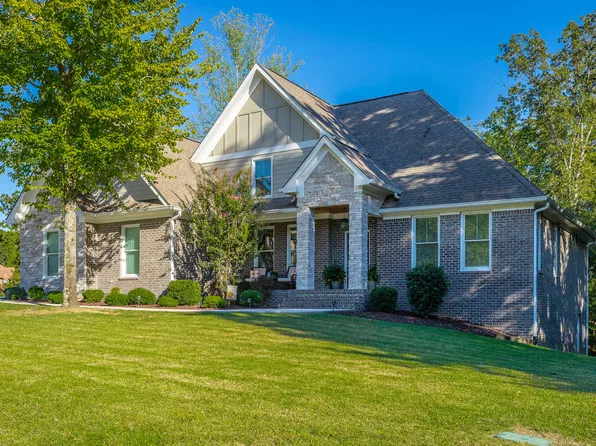 1504 Emerald Pointe Dr, Soddy Daisy, TN 37379