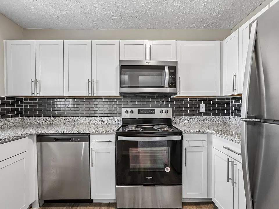 Reserve at Lake Pointe Apartments and Townhomes