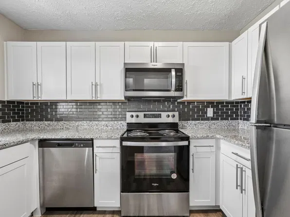 Reserve at Lake Pointe Apartments and Townhomes
