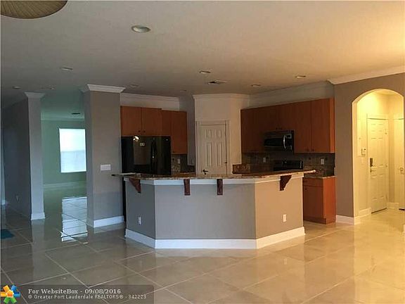 4th image of 1843 SW Newport Isles Blvd