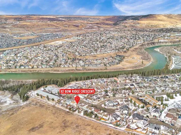 92 E Bow Ridge Cres, Cochrane, AB T4C 1V1