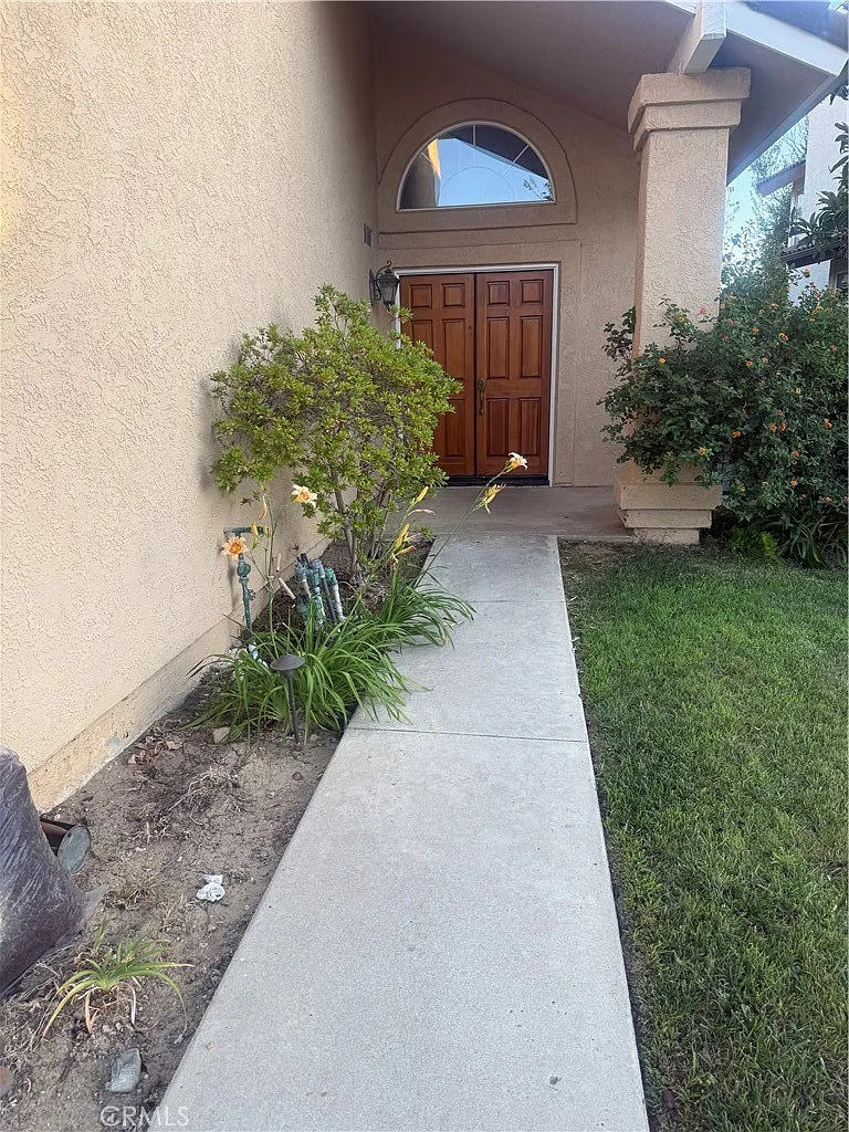 3 bed, 2.5 bath, 1864 sqft, $4,400 — Photo 2