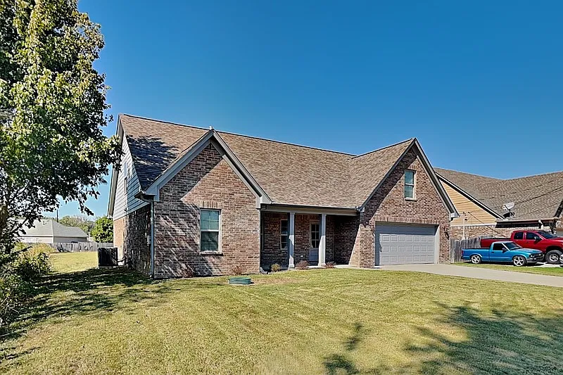 3 bed, 2.0 bath, 1594 sqft, $1,999 — Photo 1