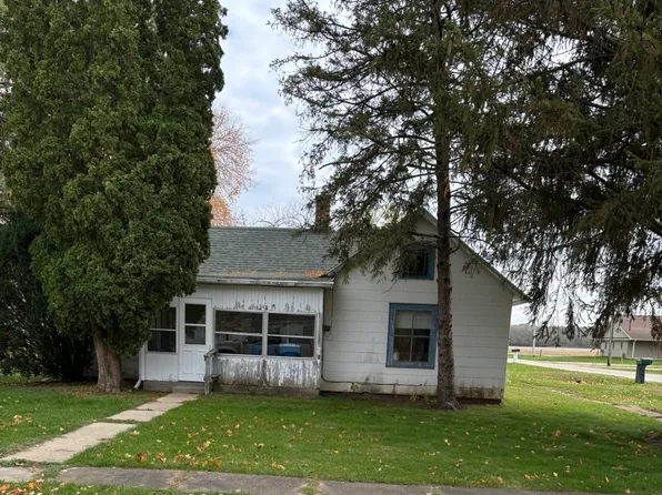 345 S Mound St, Tiskilwa, IL 61368