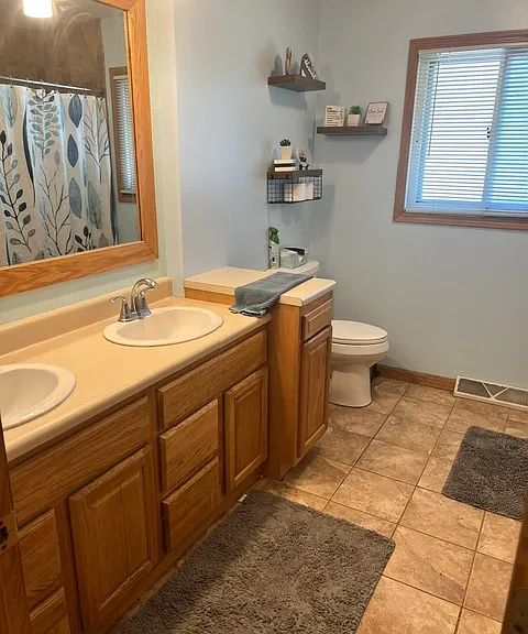 525 Meadow Ln — Photo 3