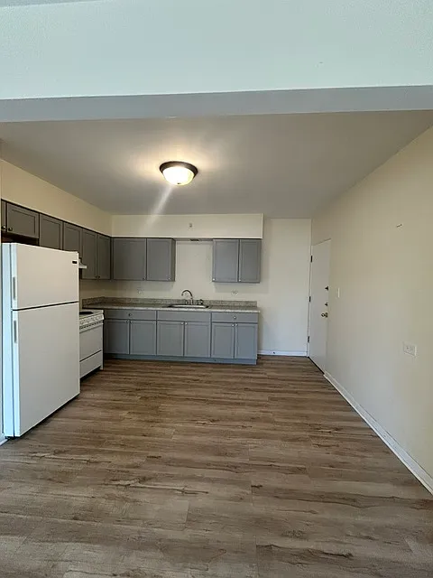 2 bed, 900 sqft, $1,500 — Photo 3