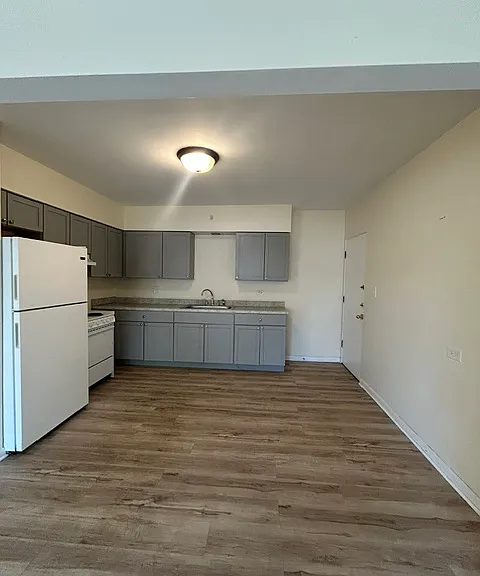 1107 Cermak Rd #9 — Photo 3
