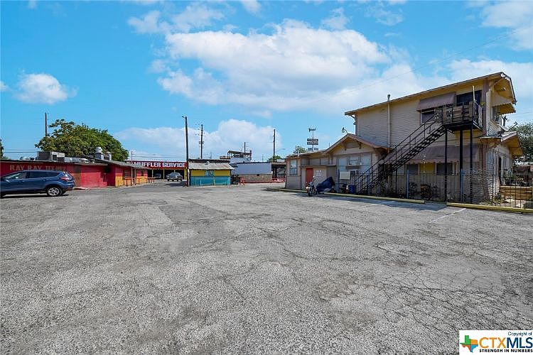 1st image of 1303 Roosevelt Ave