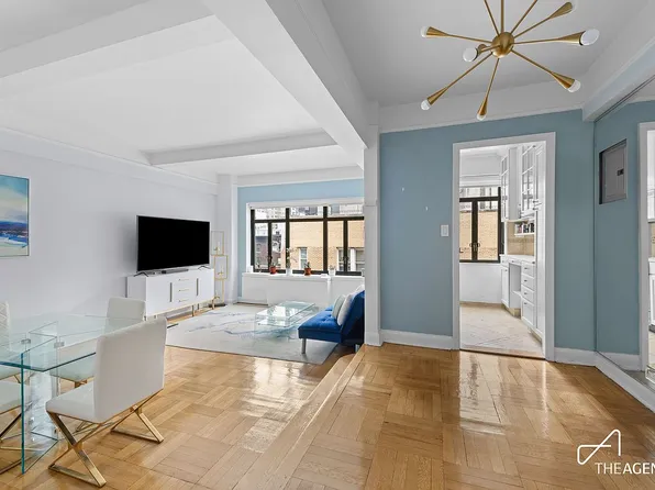 25 W 54th St #10B, New York, NY 10019