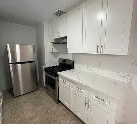 4th image of 2018-2020 S Sherbourne Dr #2018-2