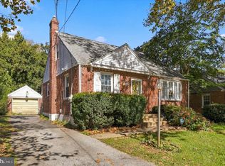 7 Golf Rd, Darby, PA 19023