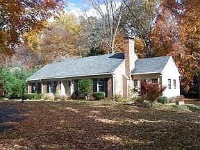 1st image of 2922 Ravenwood Dr