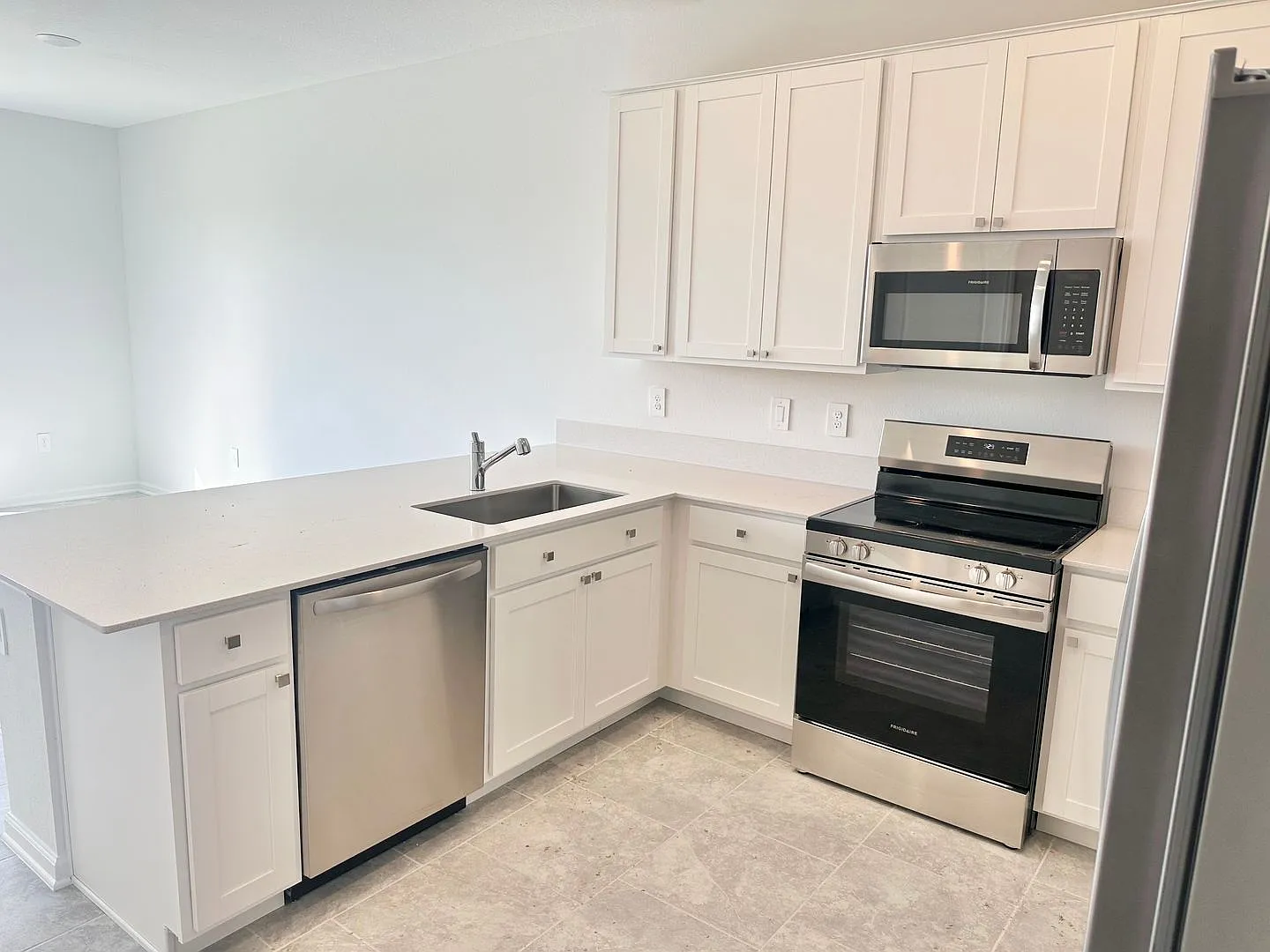 For Rent 3 Bedrooms Townhouse with Garage in the ChampionsGate area — Photo 2