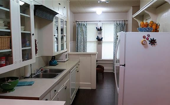 5th image of 2215 Vincent St