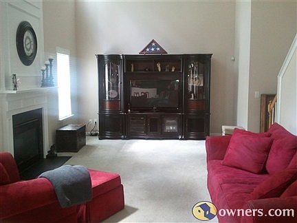 Spacious family room with 10+ ceilings