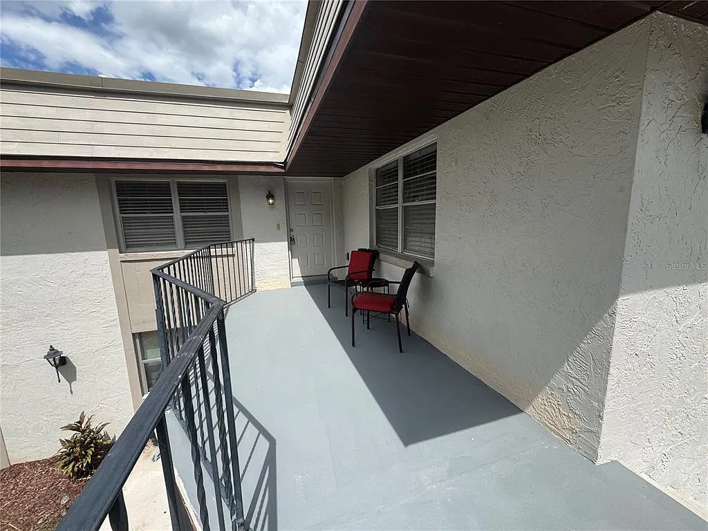 2 bed, 2.0 bath, 918 sqft, $1,750 — Photo 3