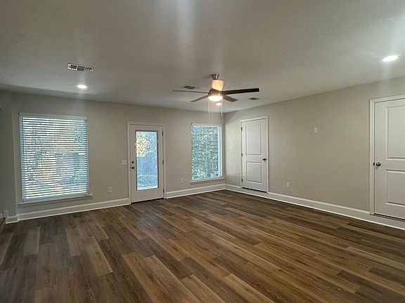 5th image of 2446 Dundee Dr