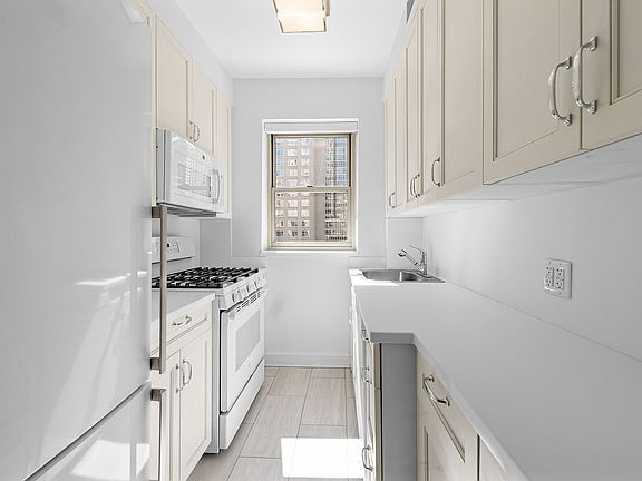 5th image of 300 E 57th St APT 6B