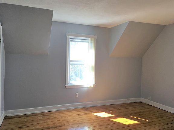 4th image of 20 Carlson St #2
