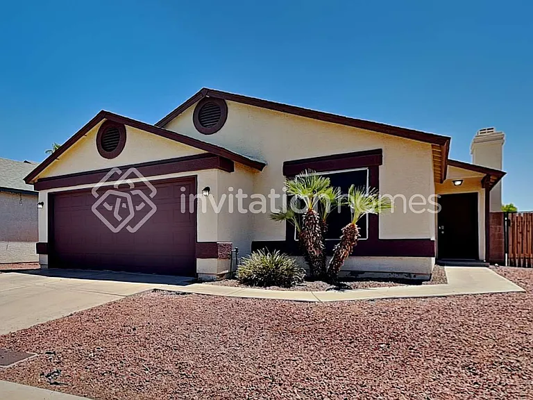 11007 N 59th Dr — Photo 1