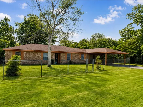 2616 Texas Ave, Dickinson, TX 77539