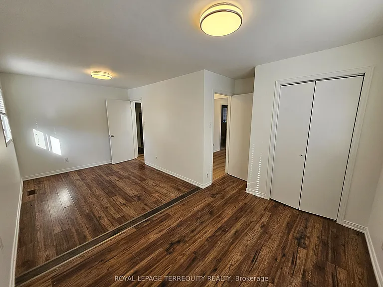 557 Lawrence Ave W — Photo 26