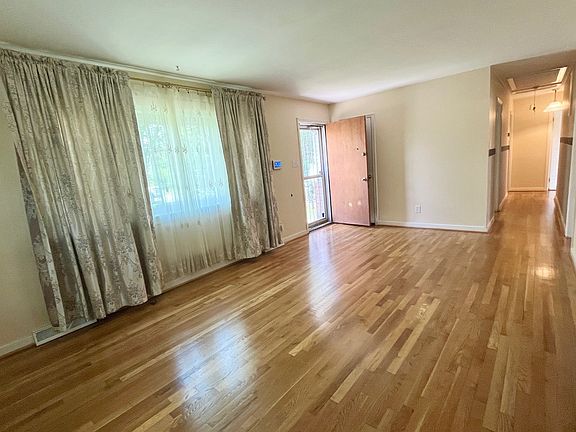 3rd image of 3911 Sunburst Rd