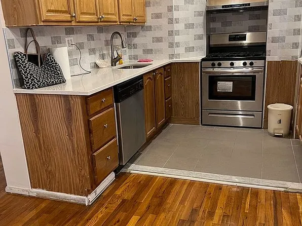 880 68th St APT 5H, Brooklyn, NY 11220
