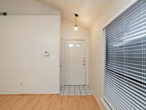 3rd image of 4721 Wineberry Dr