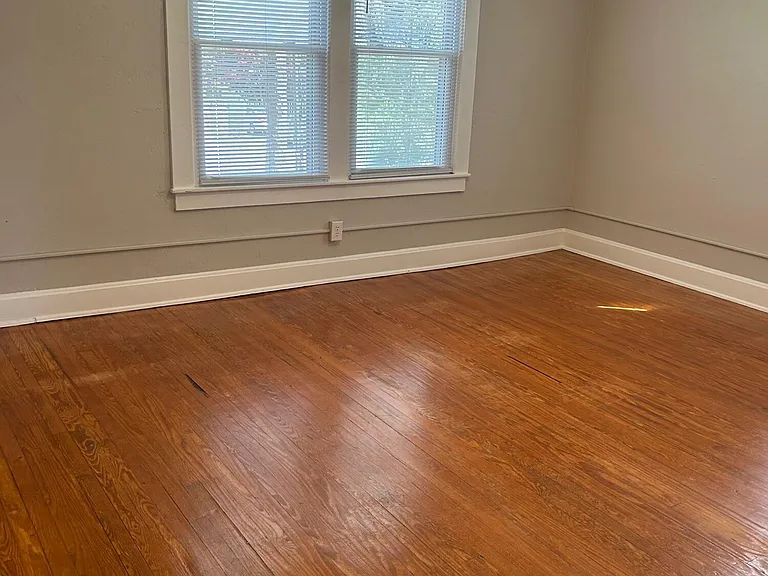 240 E New Hampshire Ave — Photo 23